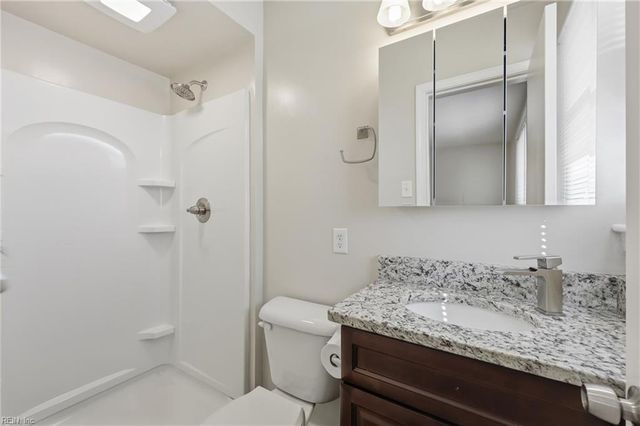 207 Sparrow RD, Chesapeake, VA 23325