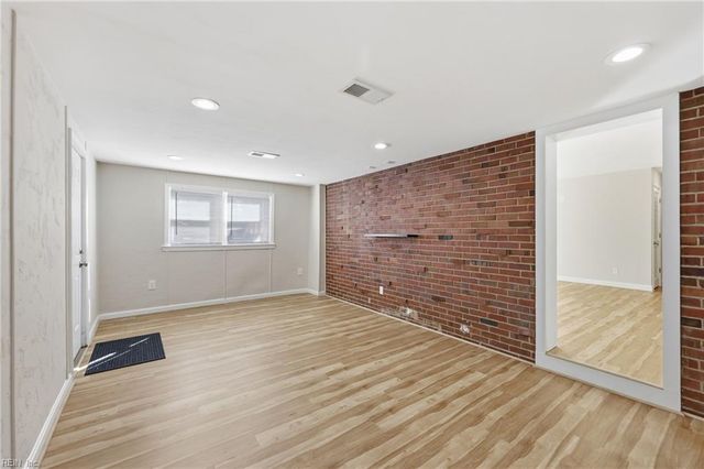 207 Sparrow RD, Chesapeake, VA 23325