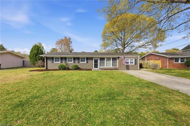 207 Sparrow RD, Chesapeake, VA 23325
