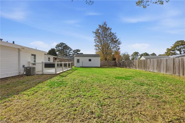 207 Sparrow RD, Chesapeake, VA 23325