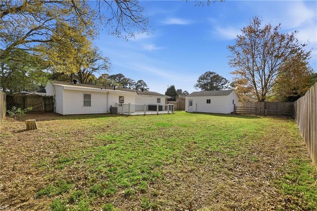 207 Sparrow RD, Chesapeake, VA 23325