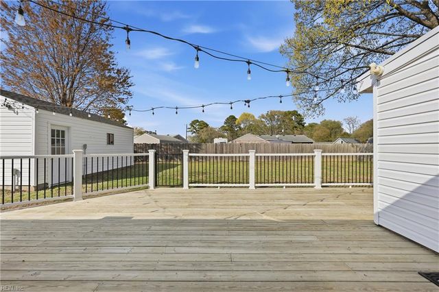 207 Sparrow RD, Chesapeake, VA 23325