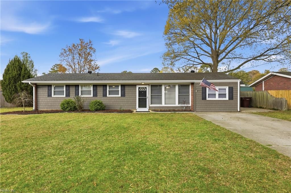 207 Sparrow RD, Chesapeake, VA 23325