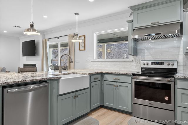 9133 Hwy 10, Tahlequah, OK 74464