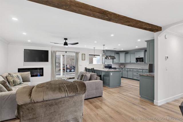 9133 Hwy 10, Tahlequah, OK 74464