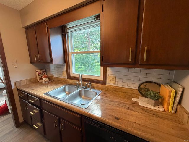 4505 Brookshire Circle, Fort Wayne, IN 46835
