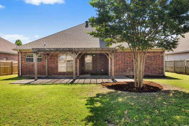 109 Danielle Cir, Maumelle, AR 72113
