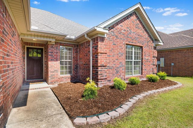 109 Danielle Cir, Maumelle, AR 72113