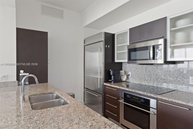 950 Brickell Bay Dr 4411, Miami, FL 33131