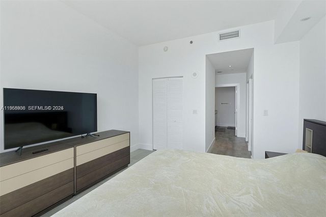 950 Brickell Bay Dr 4411, Miami, FL 33131