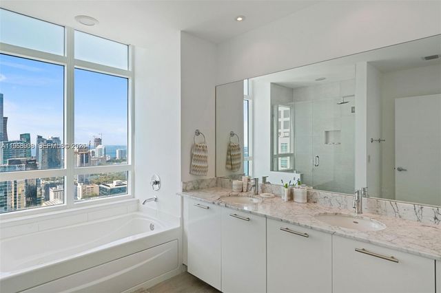 950 Brickell Bay Dr 4411, Miami, FL 33131