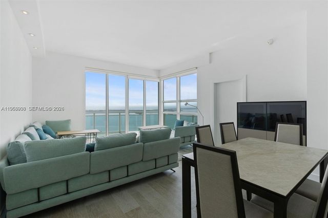 950 Brickell Bay Dr 4411, Miami, FL 33131