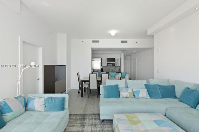 950 Brickell Bay Dr 4411, Miami, FL 33131