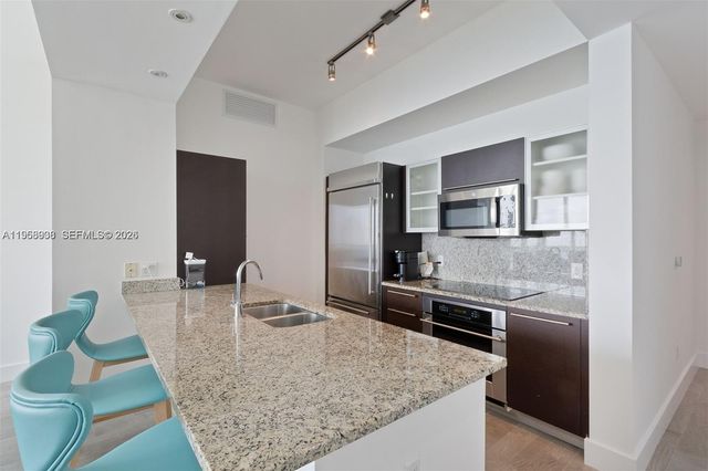 950 Brickell Bay Dr 4411, Miami, FL 33131