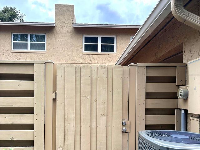 820 PARK LAKE CIRCLE 11, Maitland, FL 32751