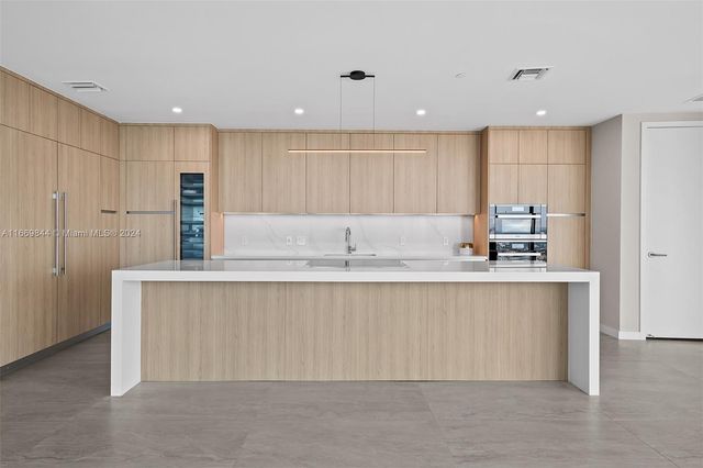 851 NE 1st Ave PH 5412, Miami, FL 33132