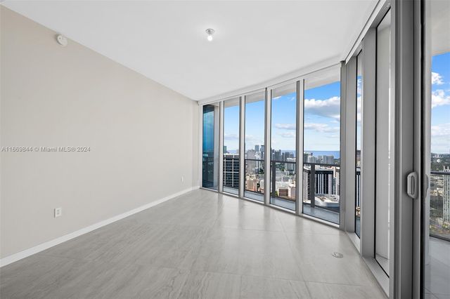 851 NE 1st Ave PH 5412, Miami, FL 33132