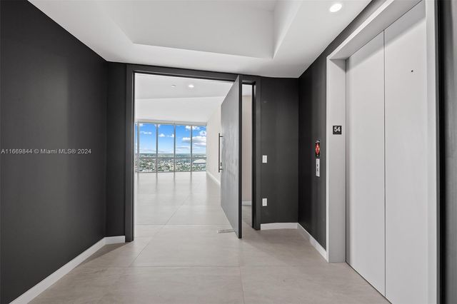 851 NE 1st Ave PH 5412, Miami, FL 33132