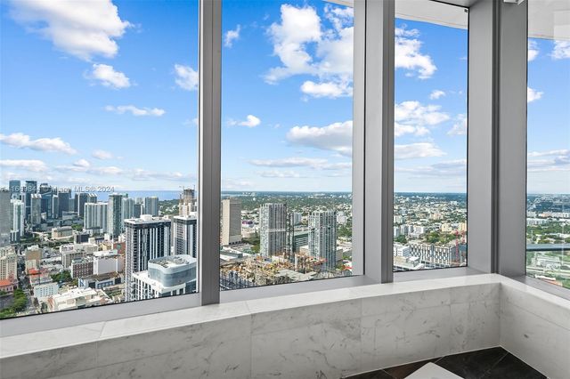 851 NE 1st Ave PH 5412, Miami, FL 33132