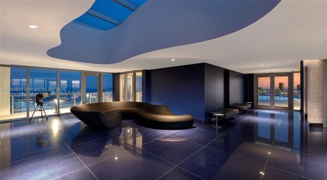 851 NE 1st Ave PH 5412, Miami, FL 33132