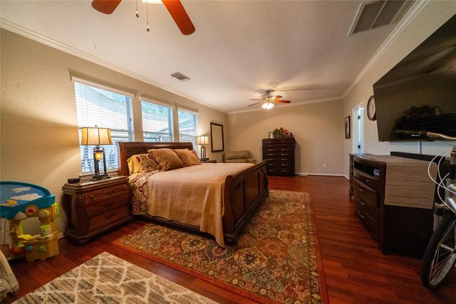 1910 Highland Point Court, Pearland, TX 77581