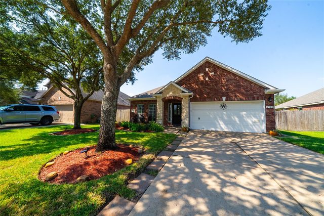 1910 Highland Point Court, Pearland, TX 77581