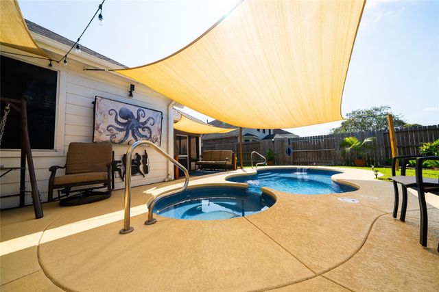 1910 Highland Point Court, Pearland, TX 77581