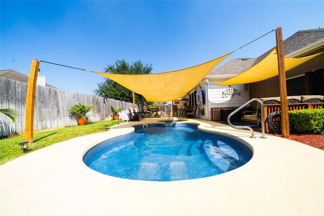 1910 Highland Point Court, Pearland, TX 77581
