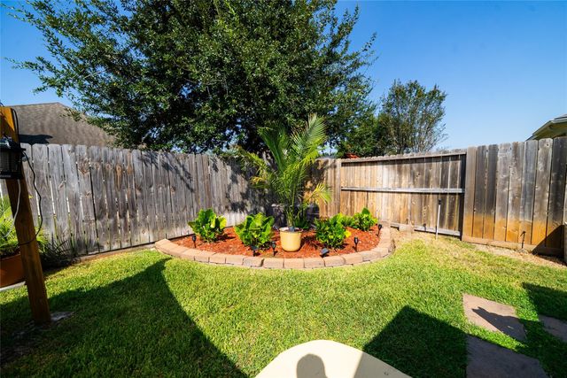 1910 Highland Point Court, Pearland, TX 77581