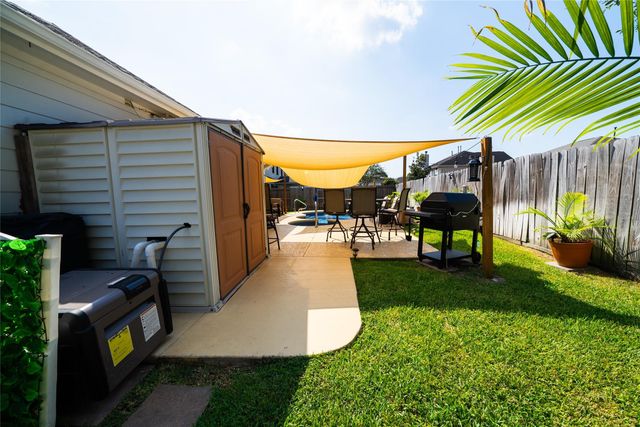 1910 Highland Point Court, Pearland, TX 77581