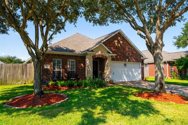 1910 Highland Point Court, Pearland, TX 77581