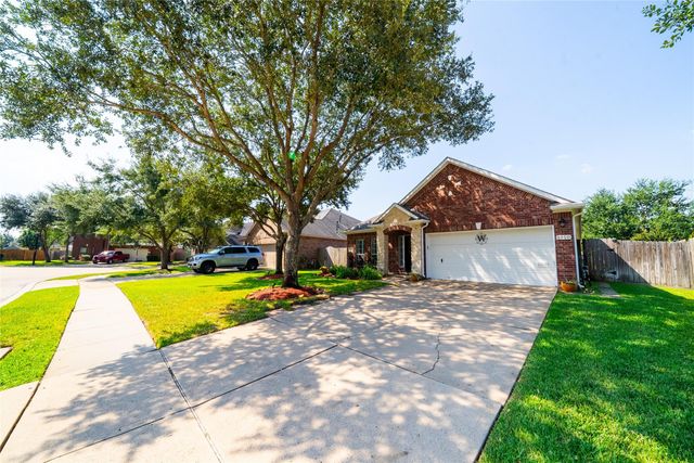 1910 Highland Point Court, Pearland, TX 77581