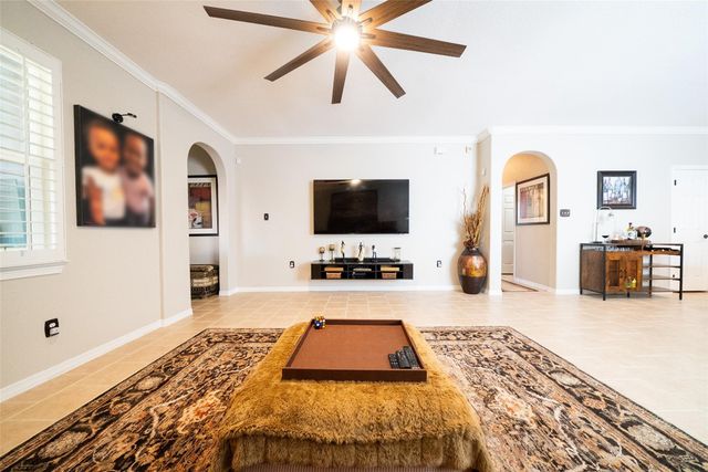 1910 Highland Point Court, Pearland, TX 77581