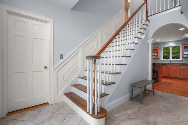 55 Brook Farm Rd, Boston, MA 02132