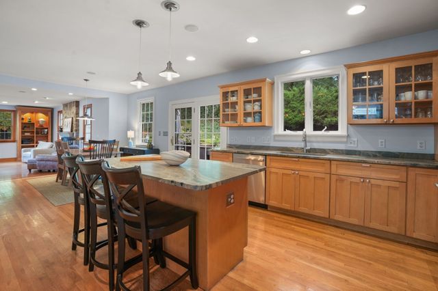 55 Brook Farm Rd, Boston, MA 02132