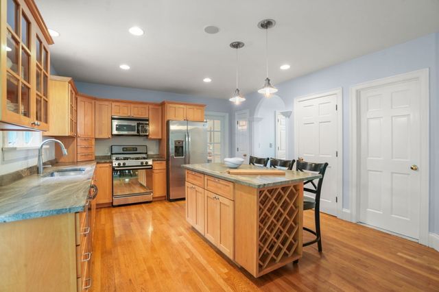 55 Brook Farm Rd, Boston, MA 02132