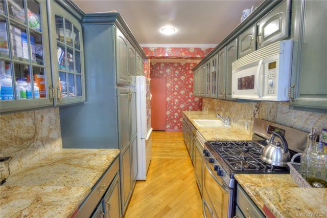 75 S Middle Neck Road 4-G, Great Neck, NY 11021