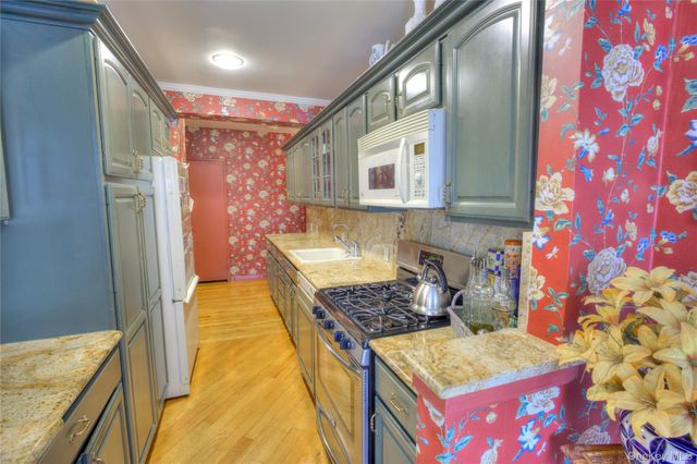 75 S Middle Neck Road 4-G, Great Neck, NY 11021