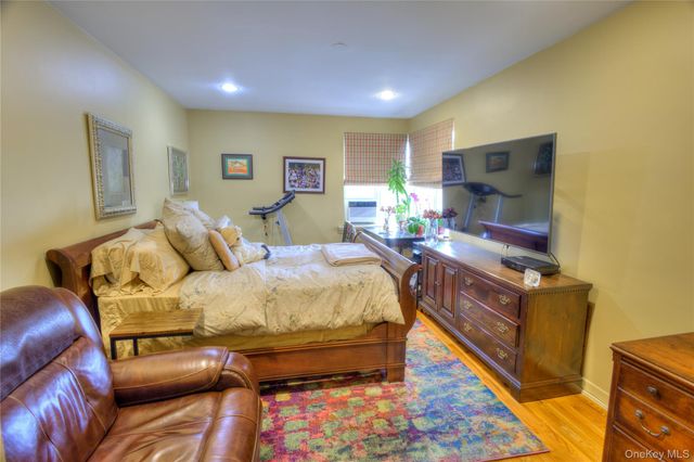 75 S Middle Neck Road 4-G, Great Neck, NY 11021