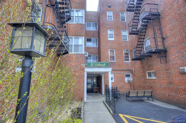 75 S Middle Neck Road 4-G, Great Neck, NY 11021