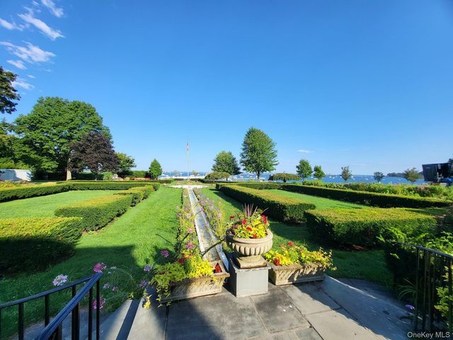 75 S Middle Neck Road 4-G, Great Neck, NY 11021