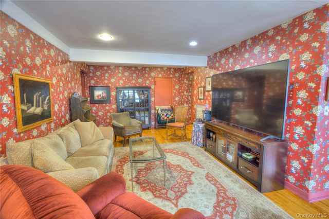 75 S Middle Neck Road 4-G, Great Neck, NY 11021