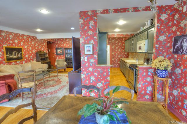 75 S Middle Neck Road 4-G, Great Neck, NY 11021