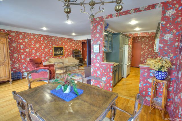 75 S Middle Neck Road 4-G, Great Neck, NY 11021