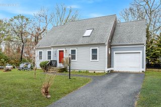 15 Florence Avenue, Mashpee, MA 02649