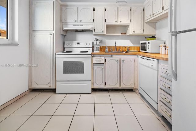 5935 Del Lago Circle 209, Sunrise, FL 33313