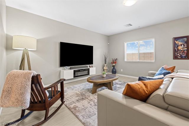 7058 Noah Raven Street, North Las Vegas, NV 89084
