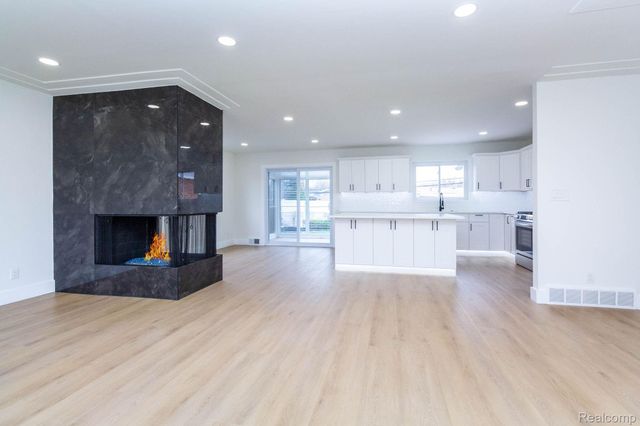 19259 Rockport Street, Roseville, MI 48066