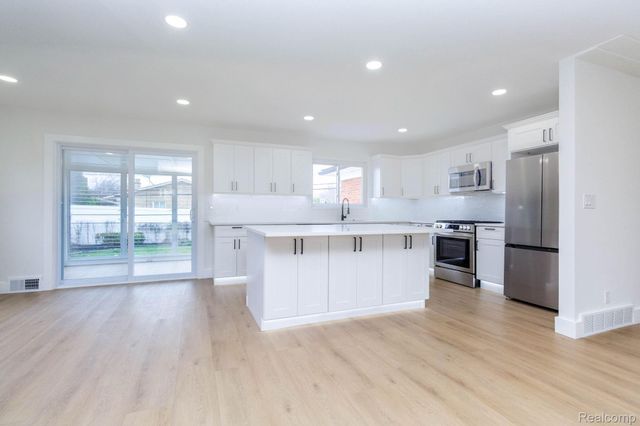 19259 Rockport Street, Roseville, MI 48066