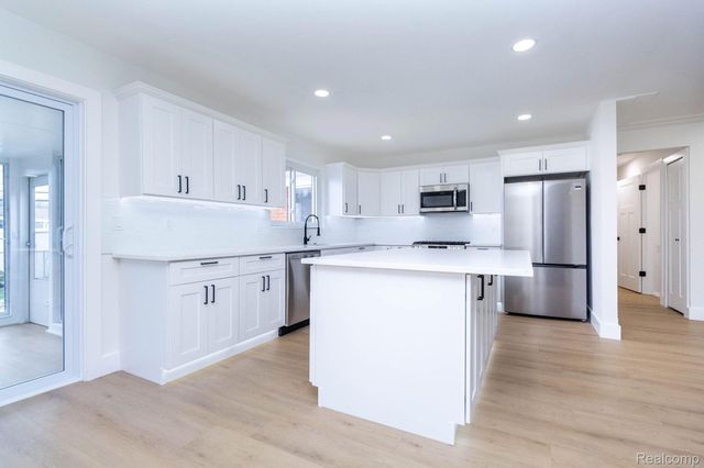 19259 Rockport Street, Roseville, MI 48066
